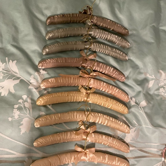 Unk Accessories - Satin padded hangers